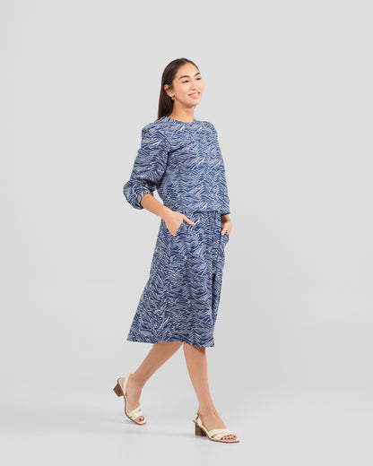 Women's Puff Sleeve Blouse With A Hand-Drawn Big Waves Print